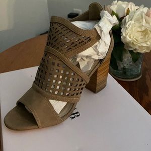JustFab size 8 never worn taupe sandals